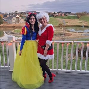 Snow White Halloween costume. Size Small.